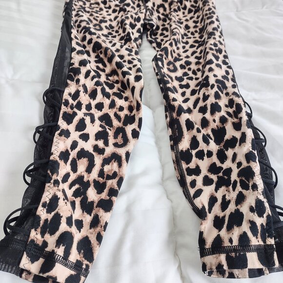 Victoria's Secret Pants - Women's leopard print stretch leggings, Medium. EUC